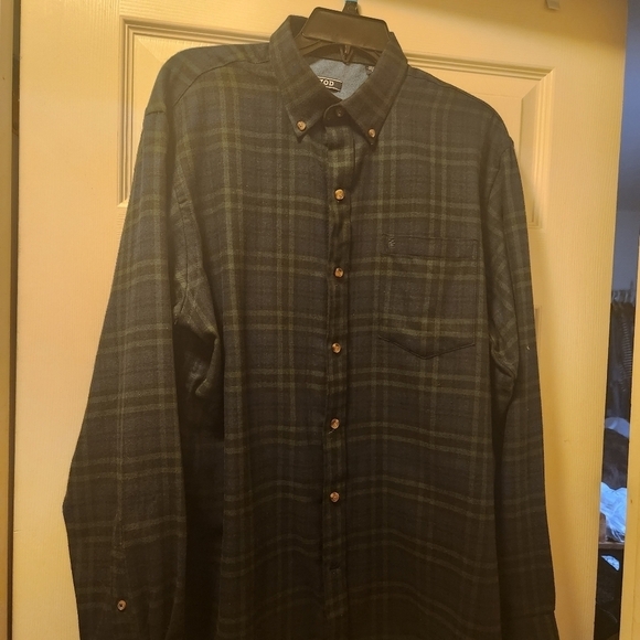 NWOT Men's Medium Flannel Izod Shirt - Picture 1 of 3